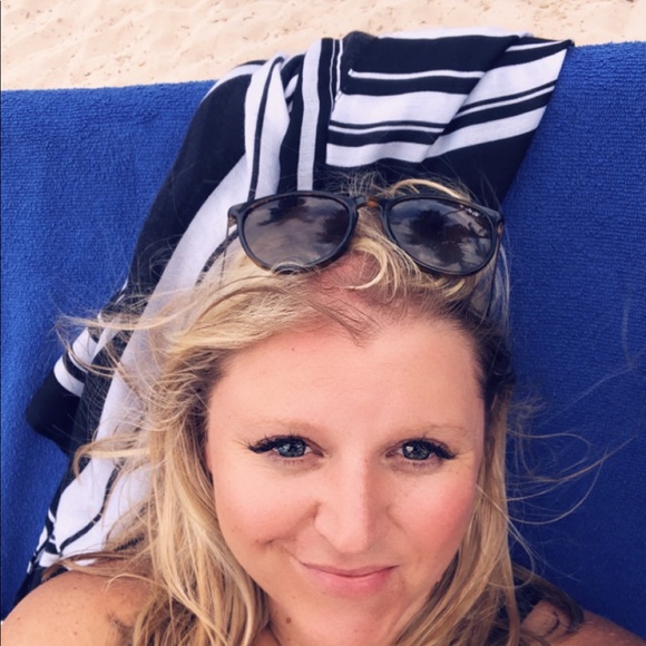 Meet your Posher, Desiree - Picture 1 of 1